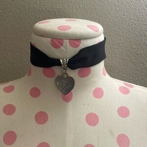 sabrina carpenter 2016 evolution tour all we need is love choker necklace